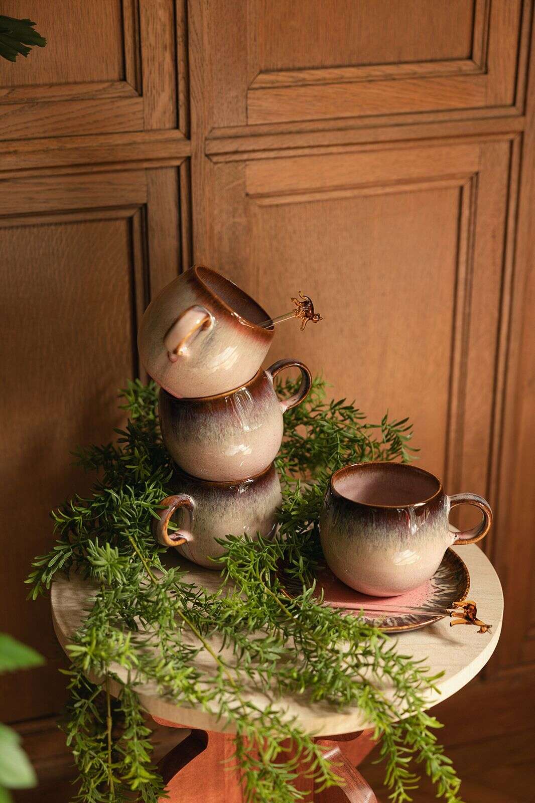 Roze keramieken mok met oor