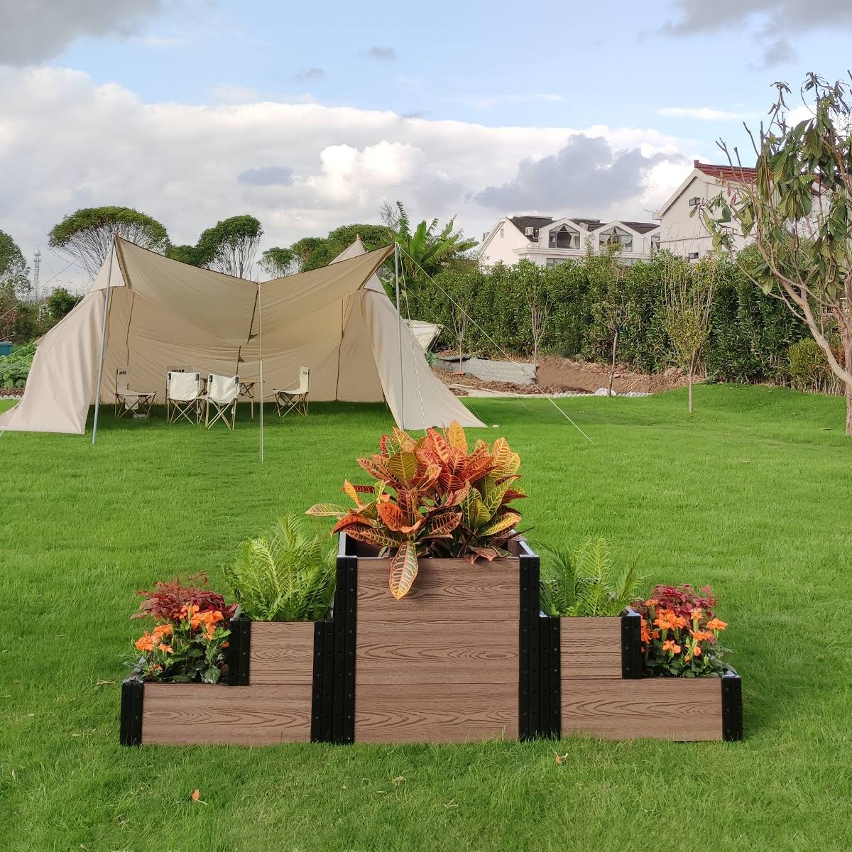 Corner & Compact Garden Bed