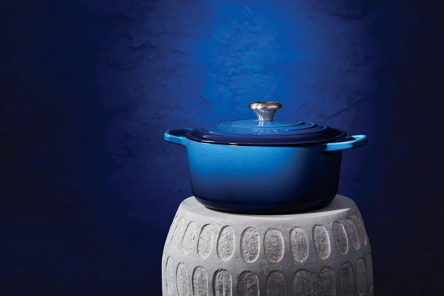 Le Creuset Signature Enamelled Cast Iron 28cm Round Casserole Dish with Lid, Blue