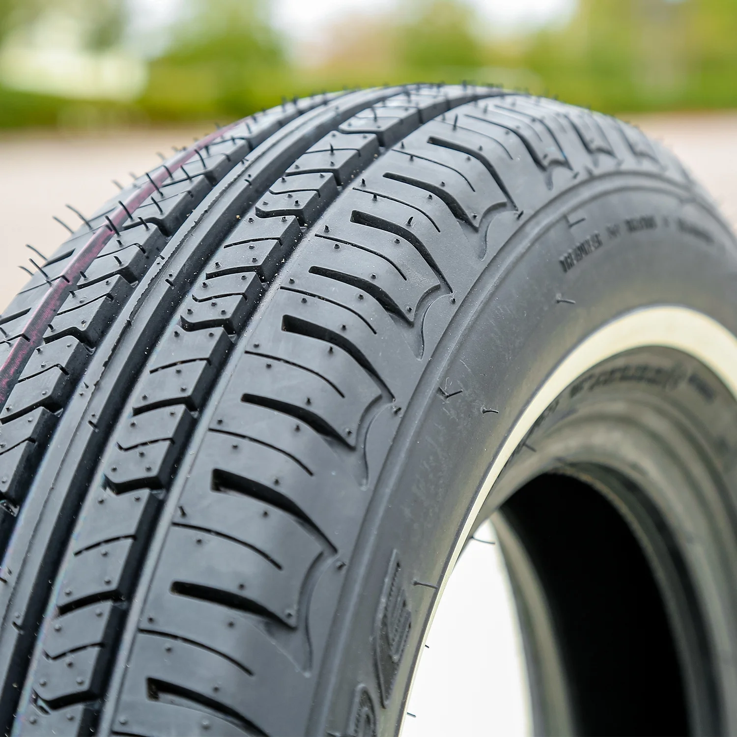 Starfire Solarus Classic 215/70R15 98T a/S All-Season Tire