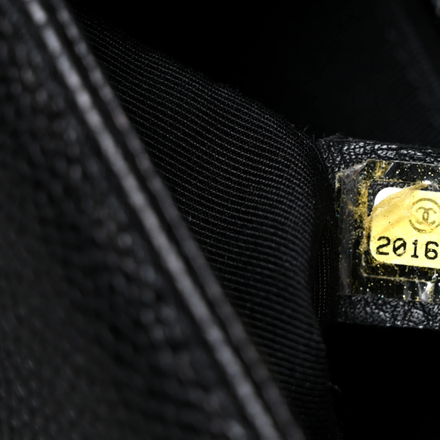 Caviar Quilted Medium Boy Flap Black