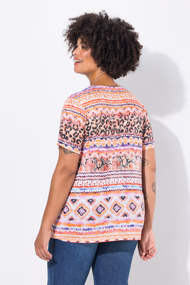 T-shirt with decorative stripes and half sleeves