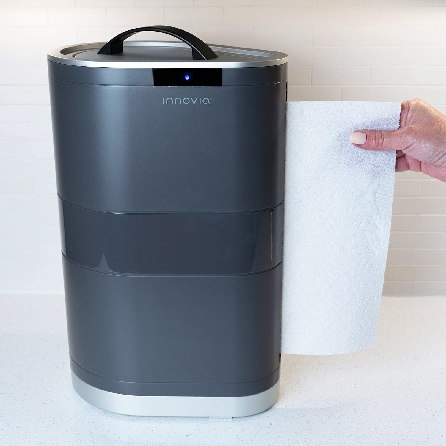 Distributeur de papier essuie-mains sans contact Innovia, blanc, à poser sur le comptoir