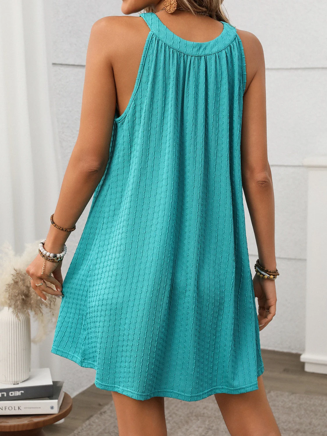 Sophie Paris | Robe Mini Texturée à Col Grec avec Coupe Élégante