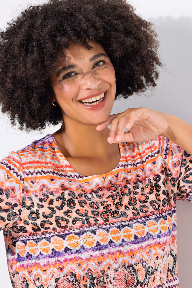T-shirt with decorative stripes and half sleeves