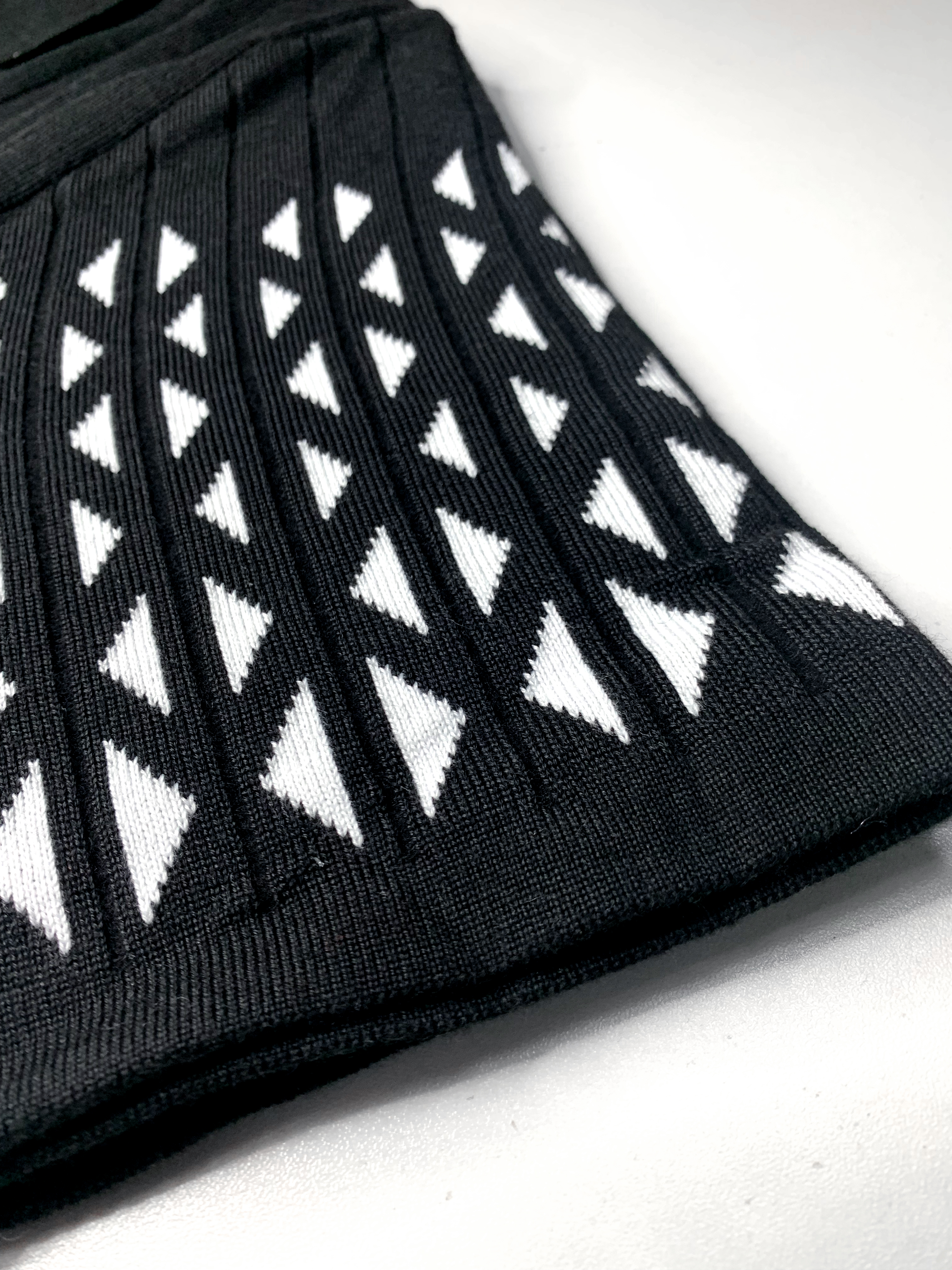 Ensemble de marche noir à motif croisé et manches longues