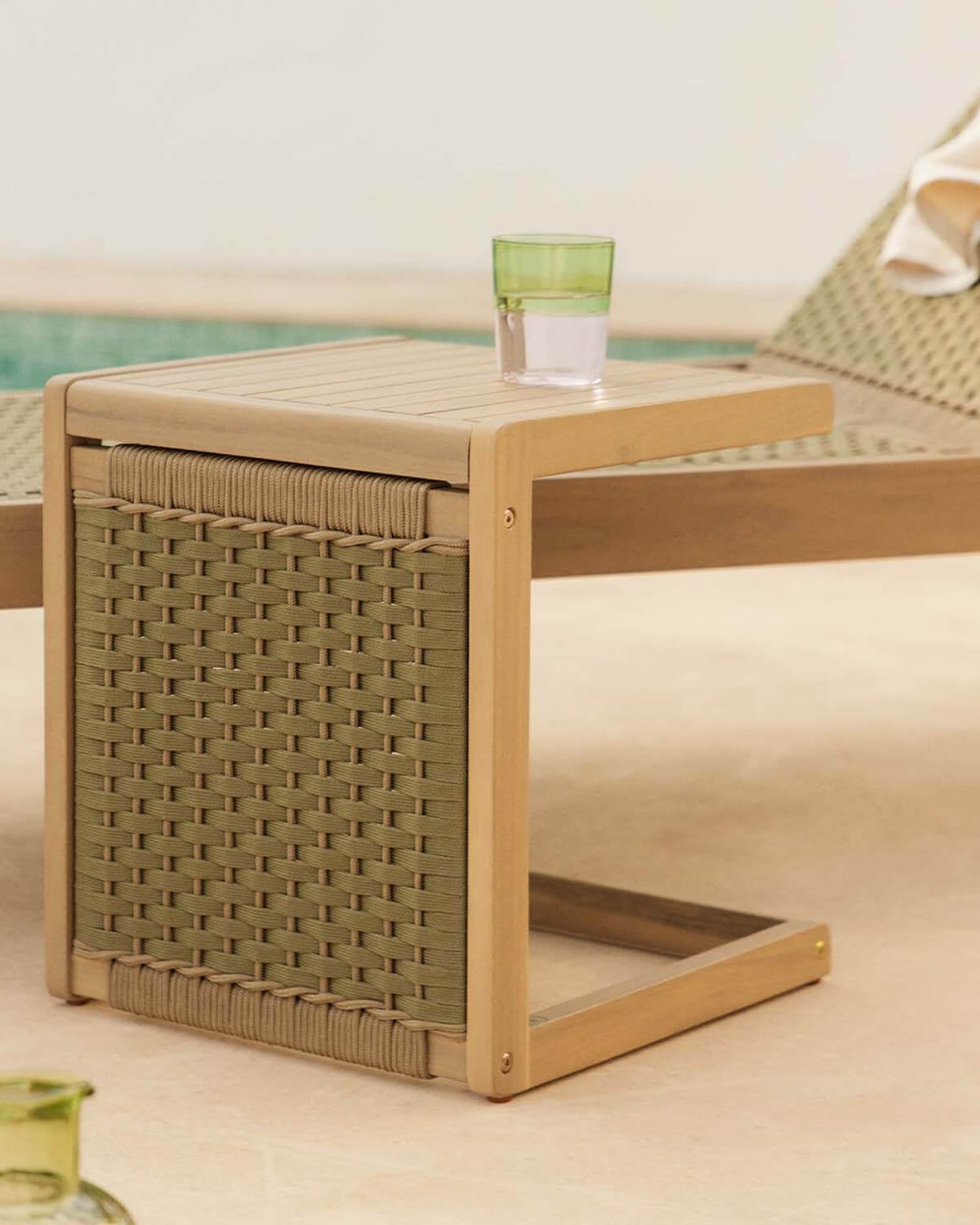 Mirle - Mesa Auxiliar de Exterior de Madera de Acacia y Cuerda (40x40 cm) Mirle