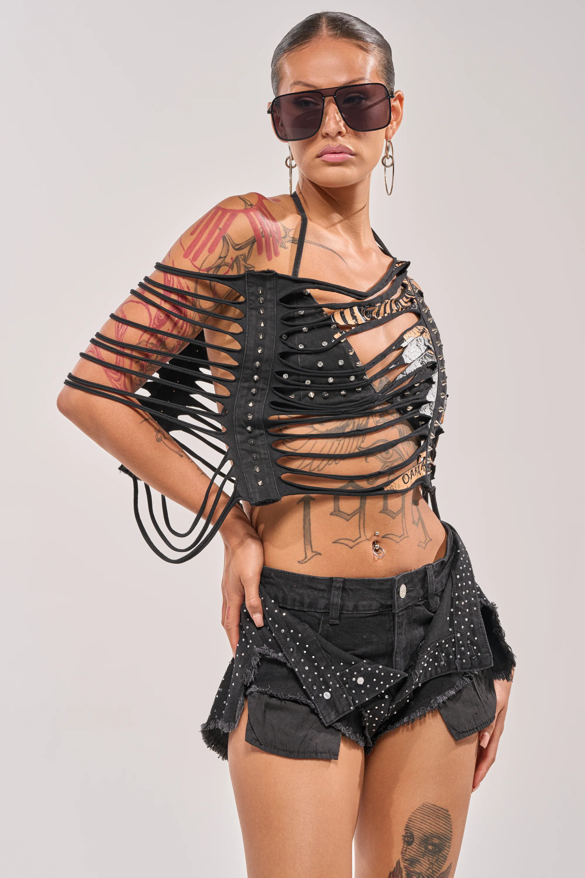 CHELLA DISTRESSED TOP - Akira Store