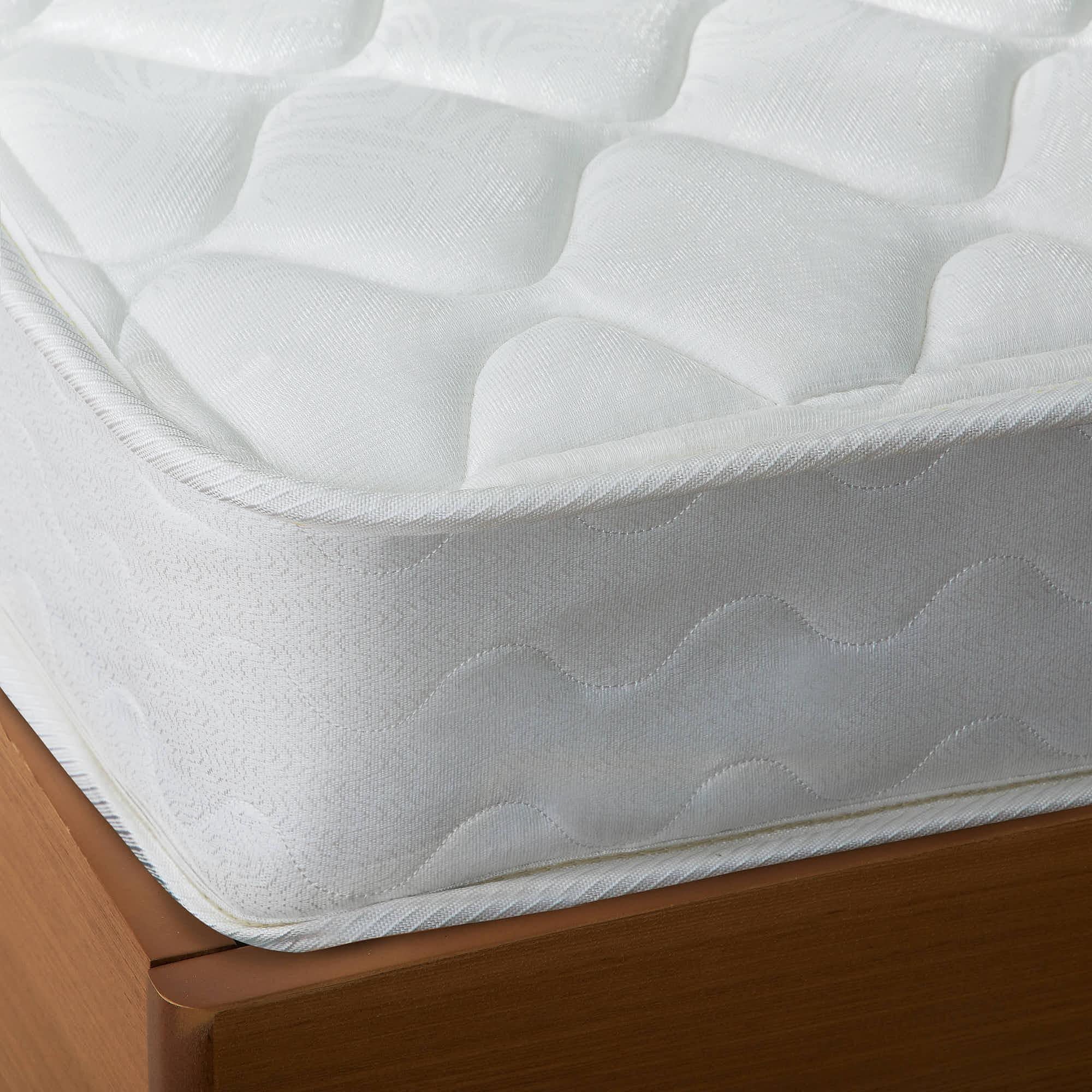 6 Innerspring Coil Mattress. Twin