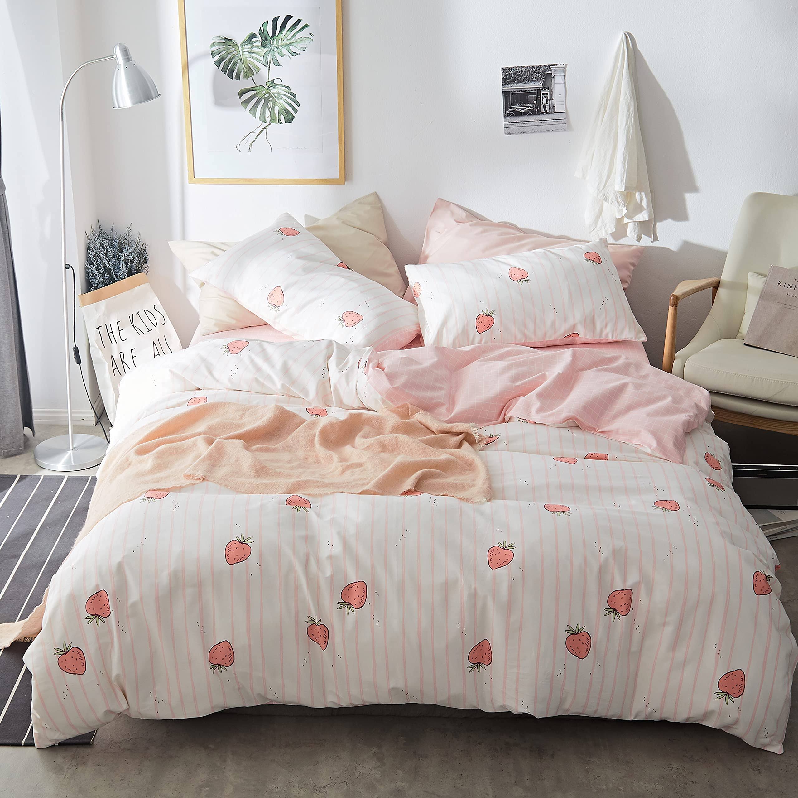 Aojim Cute Strawberry Duvet Cover with Two Pillowcases, Funny Patterns Fruit Printing Bedding Set 3 Pcs for Girls and Women Twin size, No Comforter
