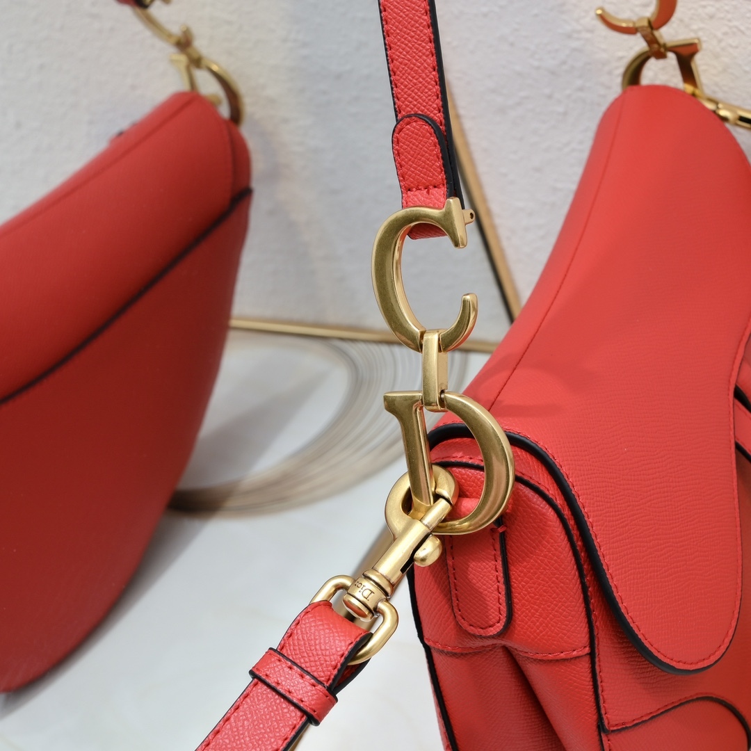 D saddle Be a classic with classics bag size: 25.5 x 20 x 6.5 cm