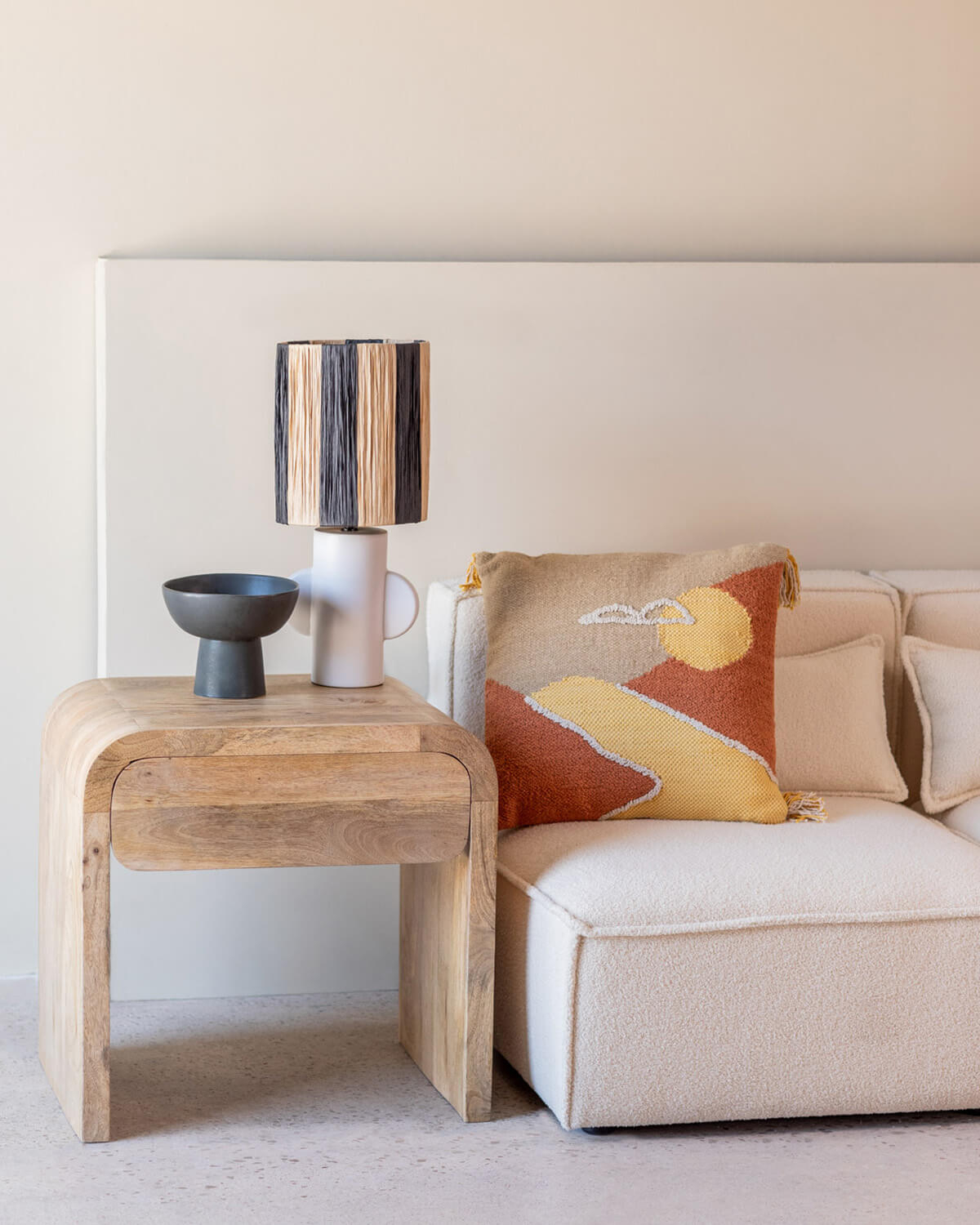 Vanile - Mesa Auxiliar con Cajón de Madera de Mango (61x45,5 cm) Vanile