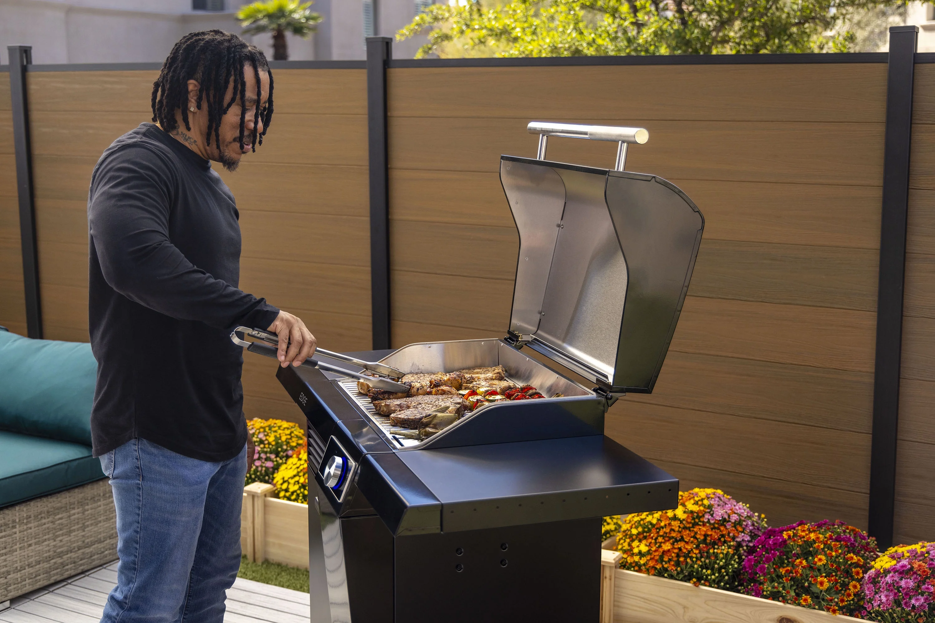 Charbroil Edge Electric Grill in Black