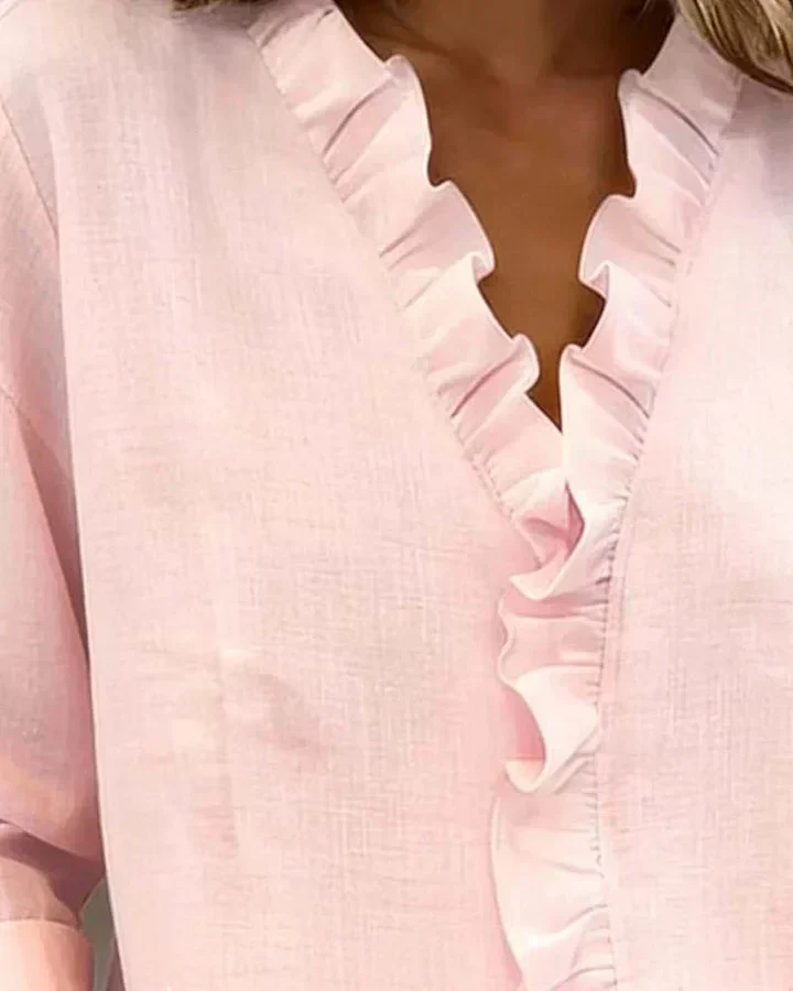 Claire™ | Blouse à encolure en V et volants délicats
