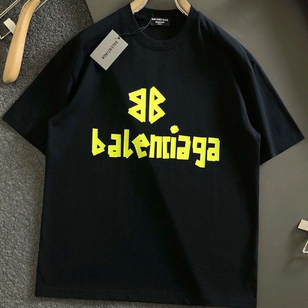 【BALENCIAGA】（バレンシアガ ）半袖 男女兼用Tシャツ