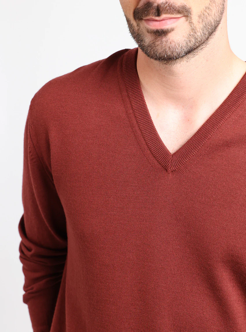 Pull homme col V  100% laine mérinos rouge terre de sienne