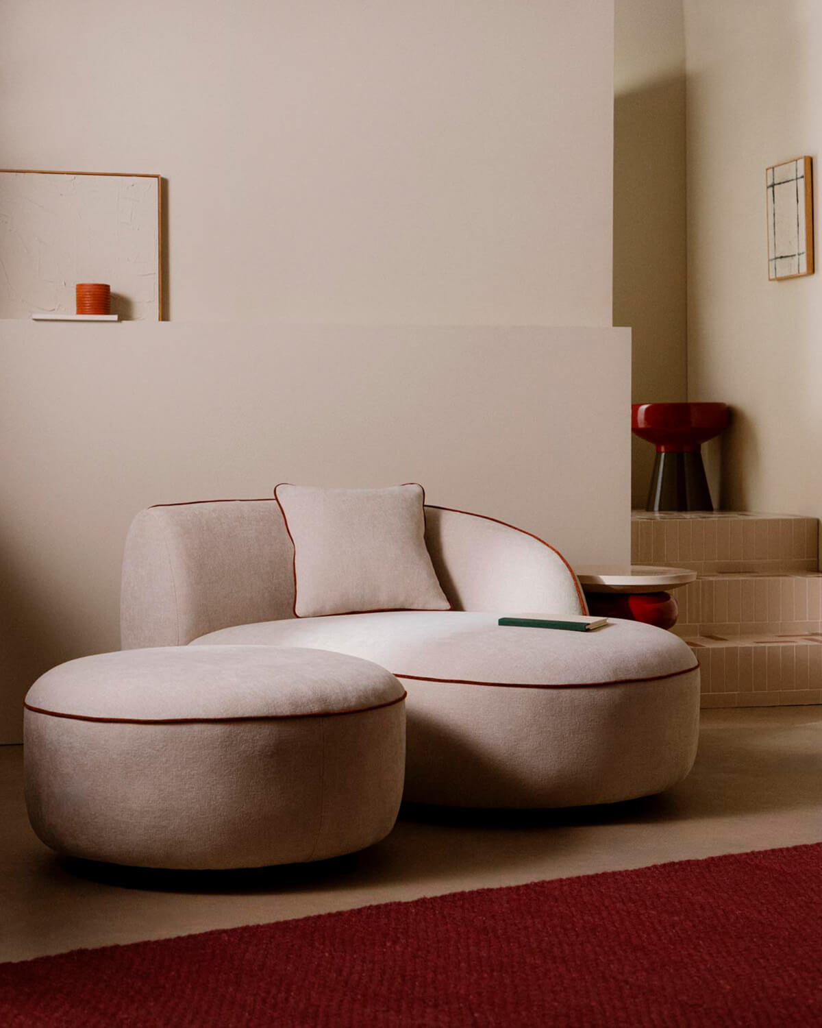 Ilham - Chaise Longue con Puff Redondo de Tela Ilham