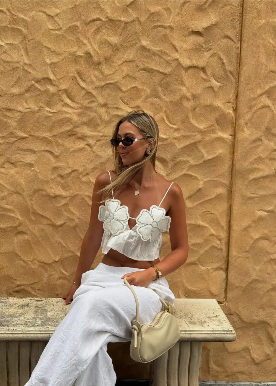 Blouse blanche à manches volantées pour femmes