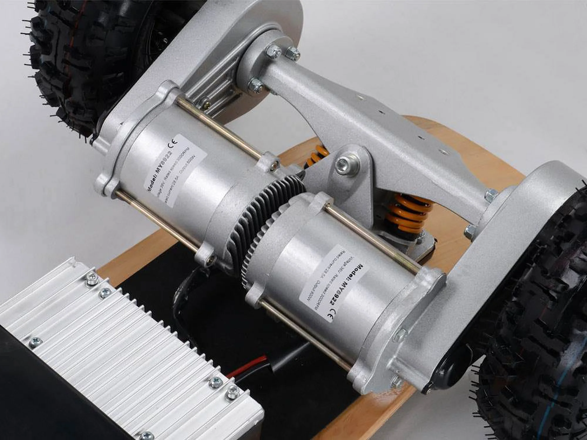 1600W Off Road Electric Skateboard Dual Motor Image 3