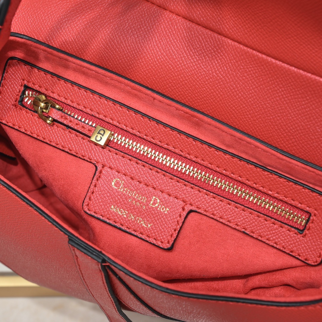 D saddle Be a classic with classics bag size: 25.5 x 20 x 6.5 cm