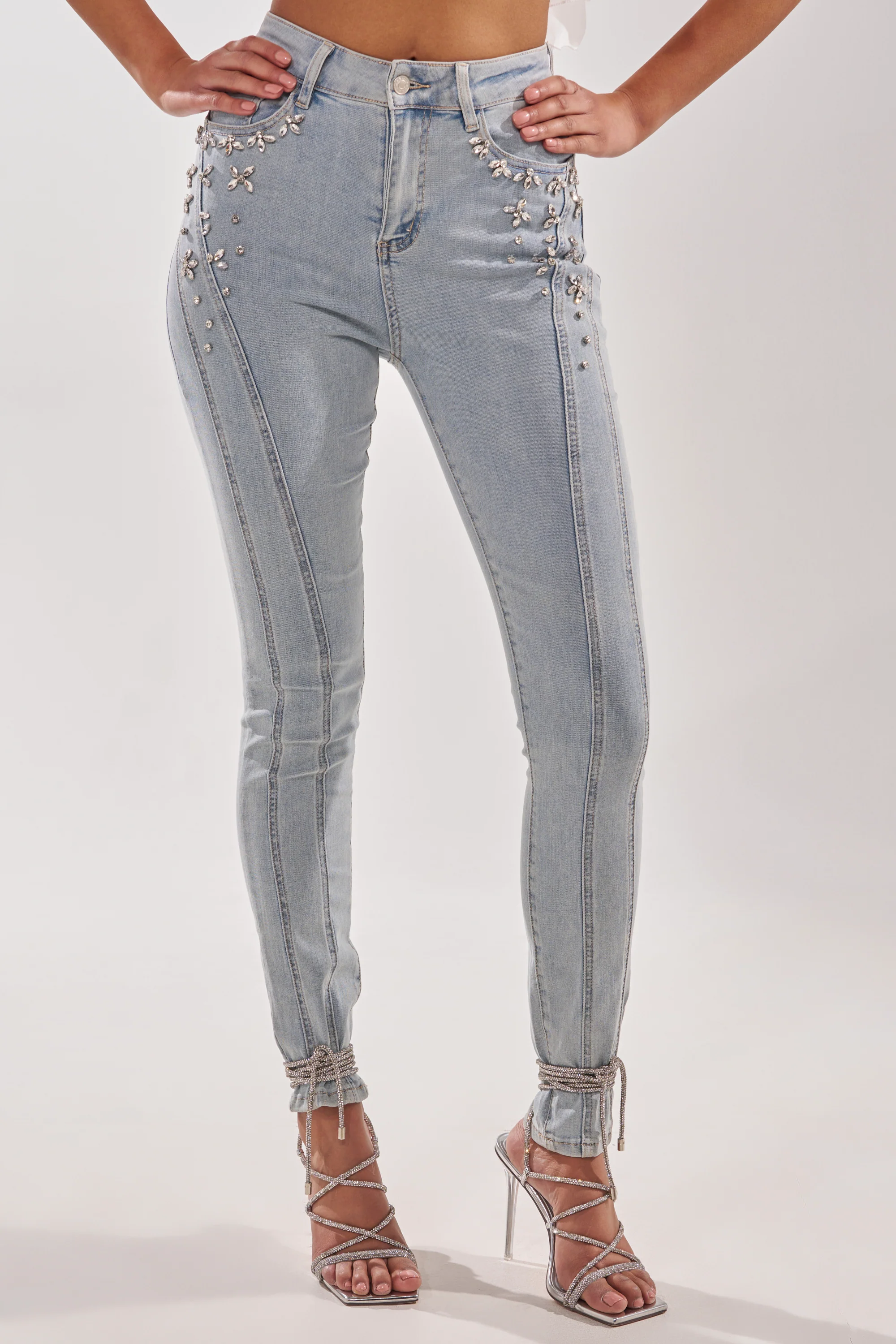 FLEX FIT SKINNY DENIM PANTS WITH RHINESTONES - Akira Store