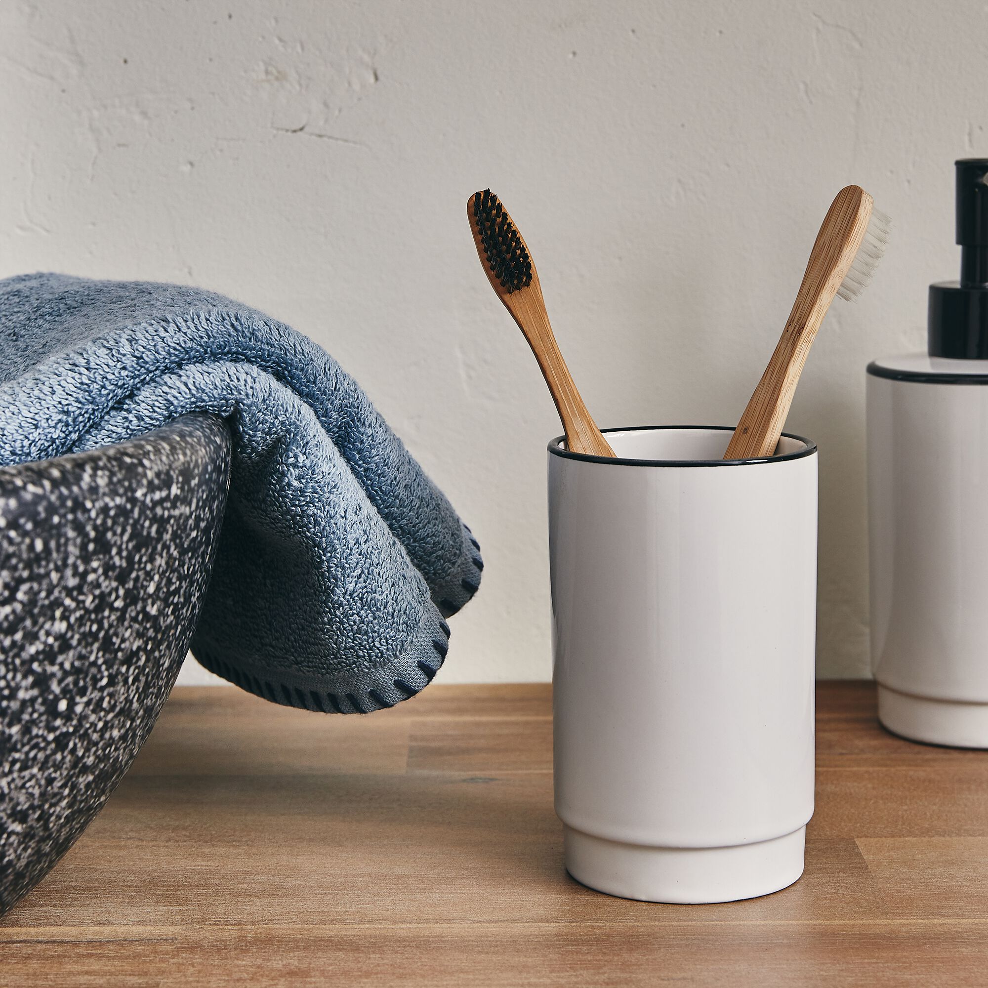 DIVI - Porte brosse à dent en grès - blanc H11,4cm