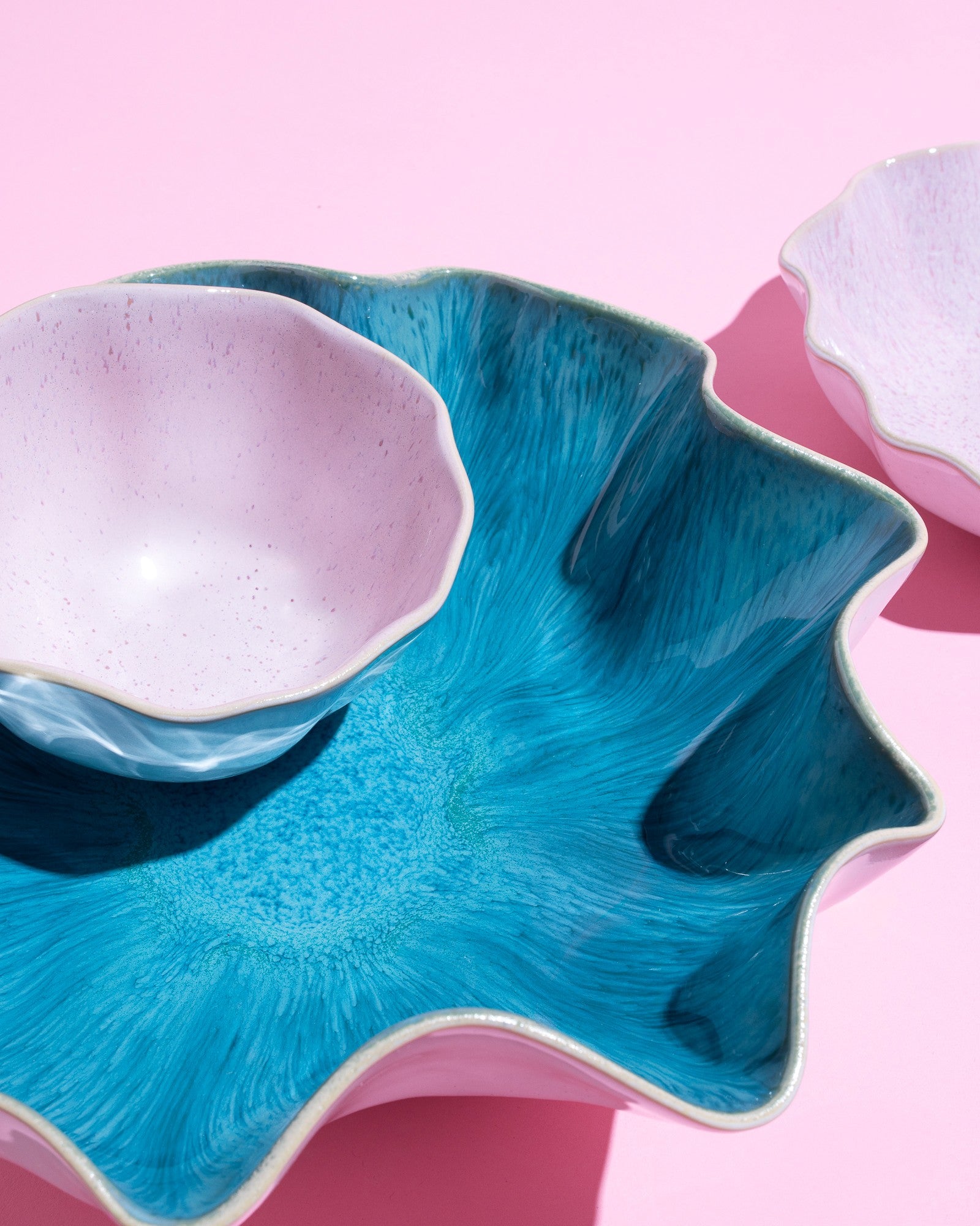 AREIA - LARGE SERVING BOWL SHELL AQUA
