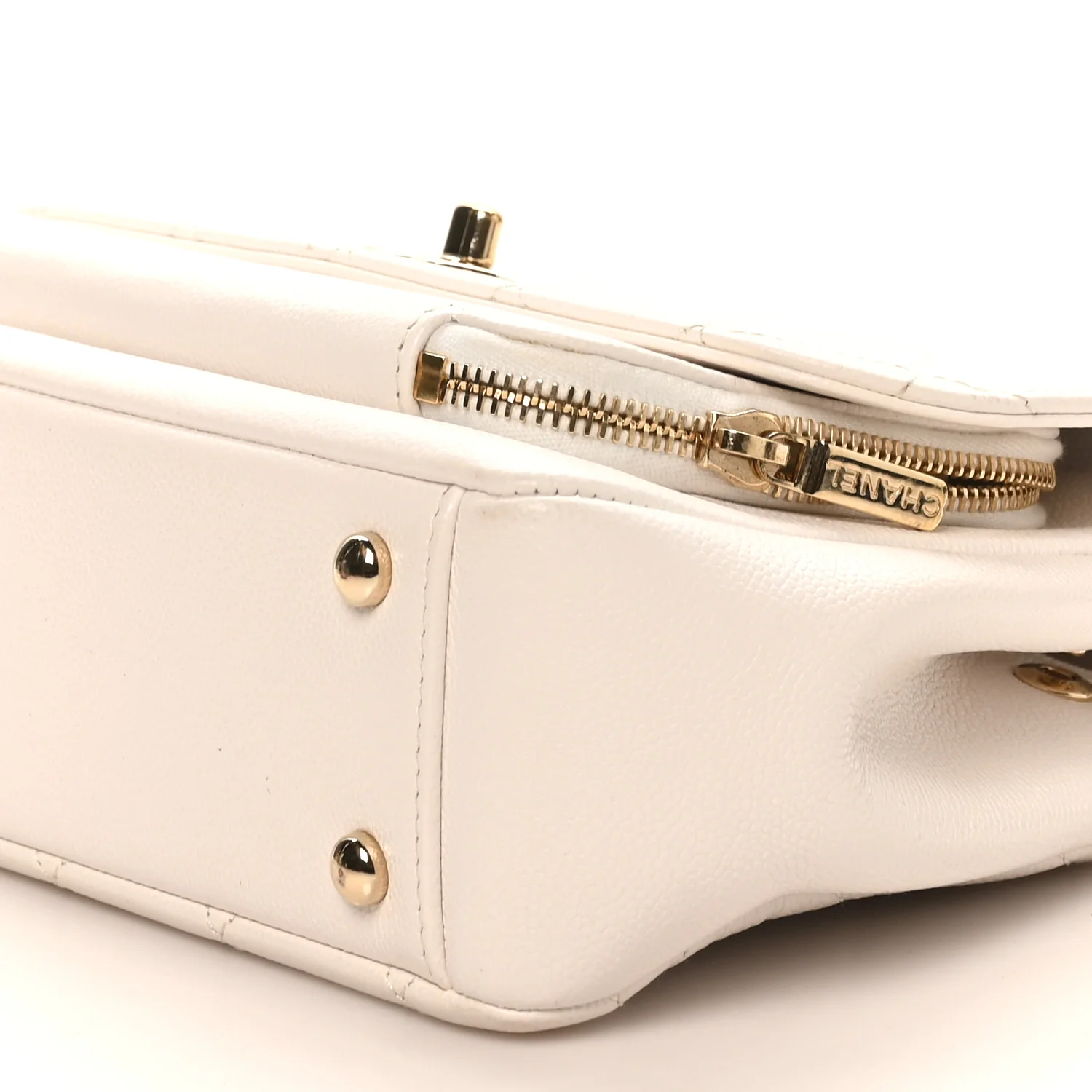 Caviar Quilted Medium Business Affinity Flap White