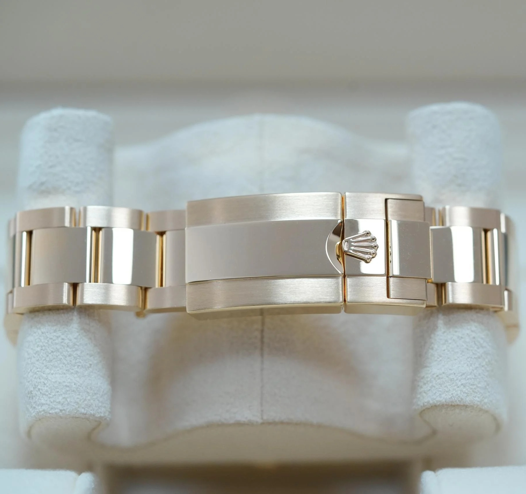 [Super Clone]Rolex Cosmograph Daytona 40mm Yellow Gold Diamond Baguette Champagne Dial Diamond Bezel - 126598TBR