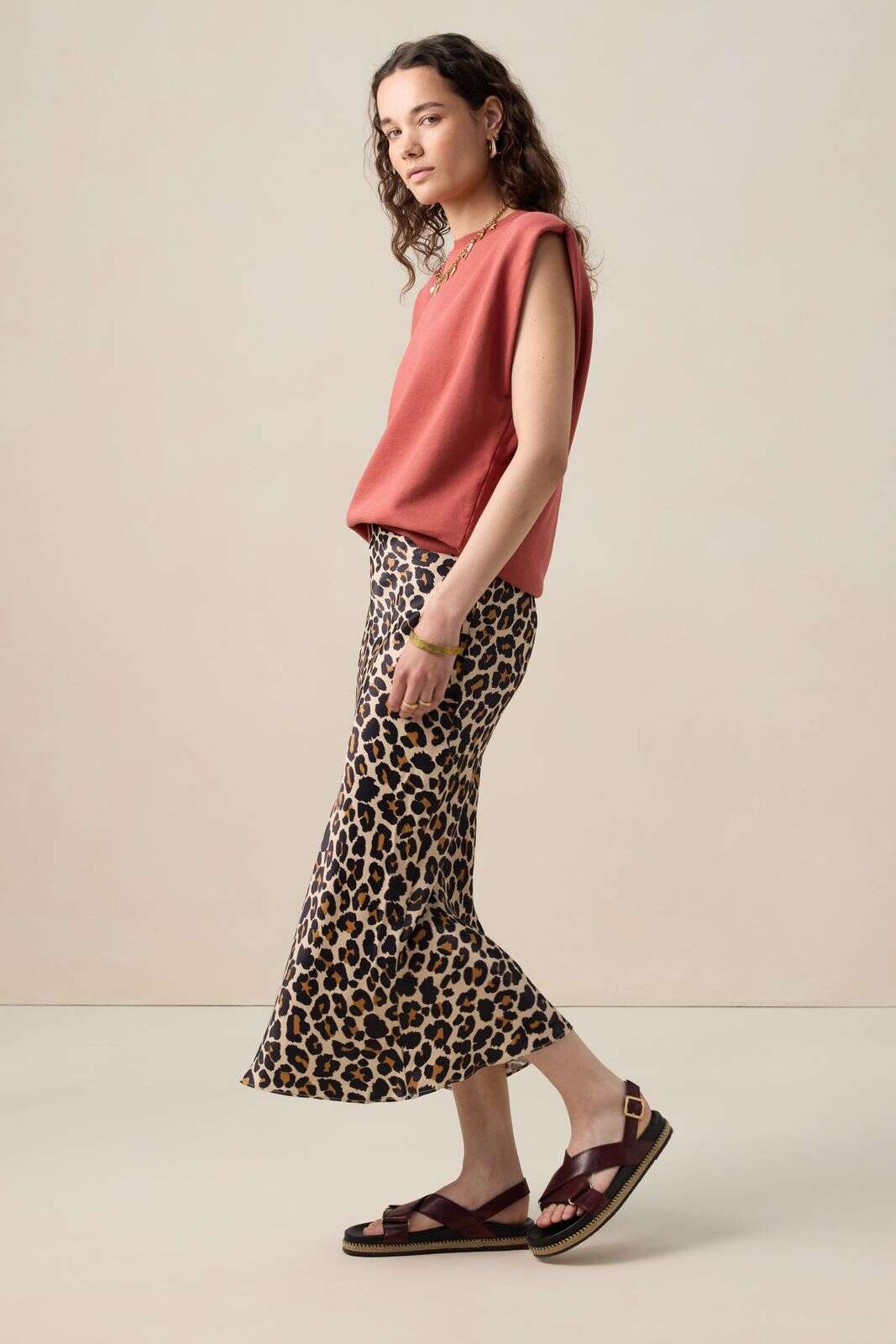Bruine satijnen rok met leopard print