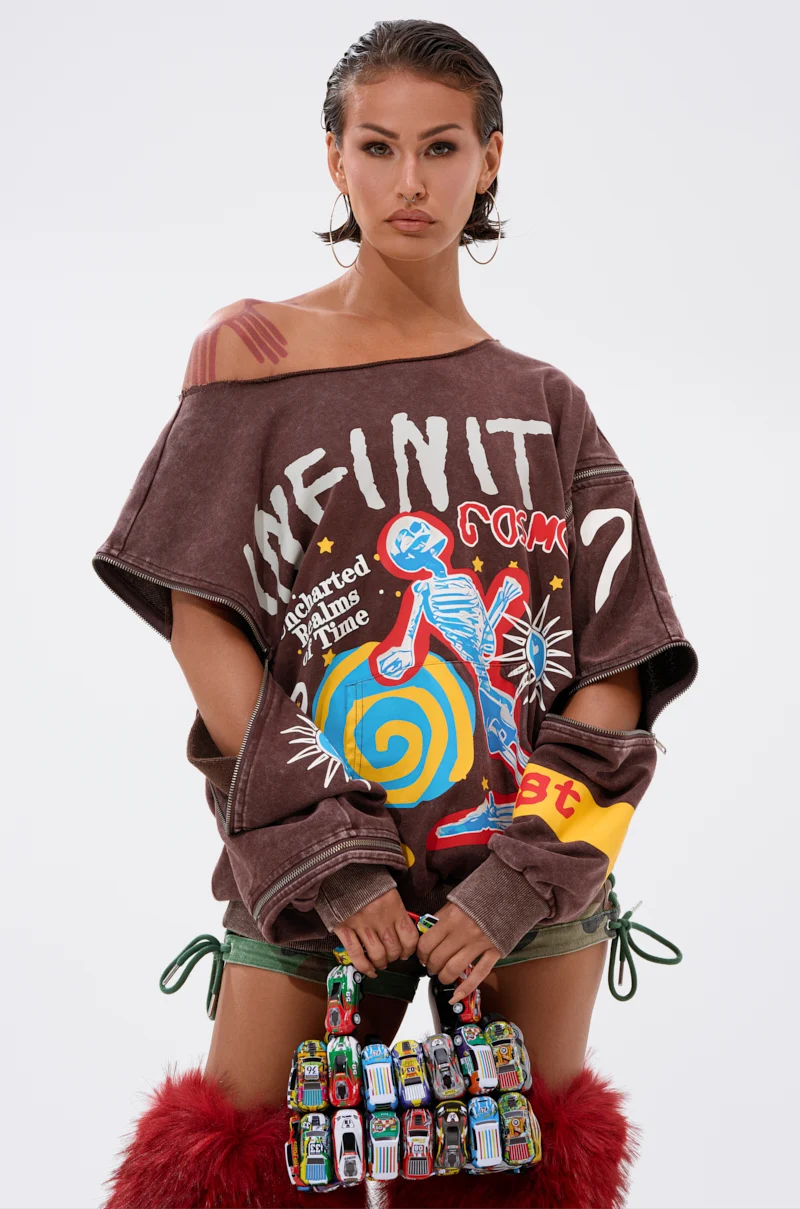 INFINITE COSMOS OVERSIZED GRAPHIC SWEATSHIRT - Akira Store
