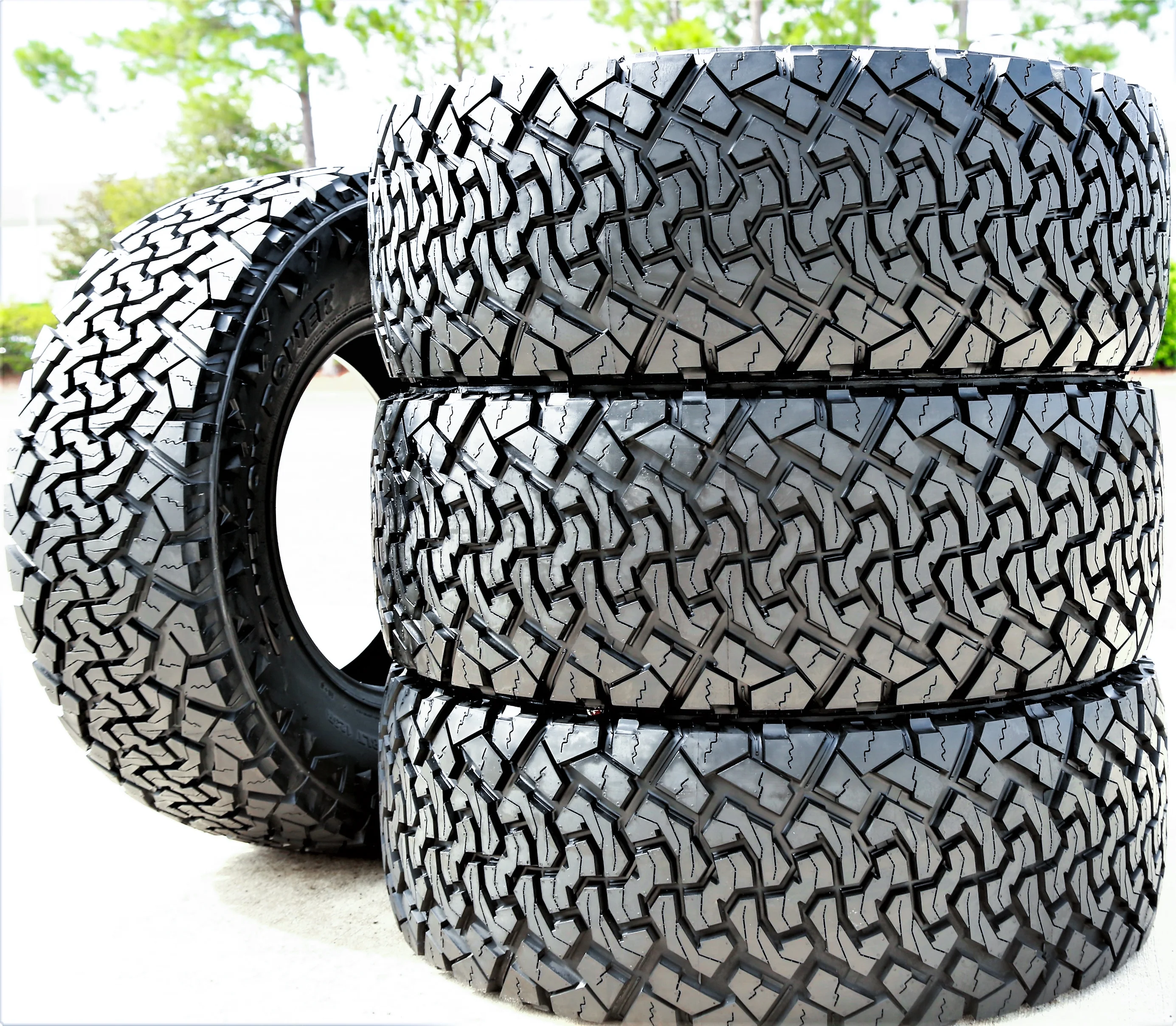 Venom Power Terra Hunter X/T 265/60R18 114T XL Extreme Terrain Tire
