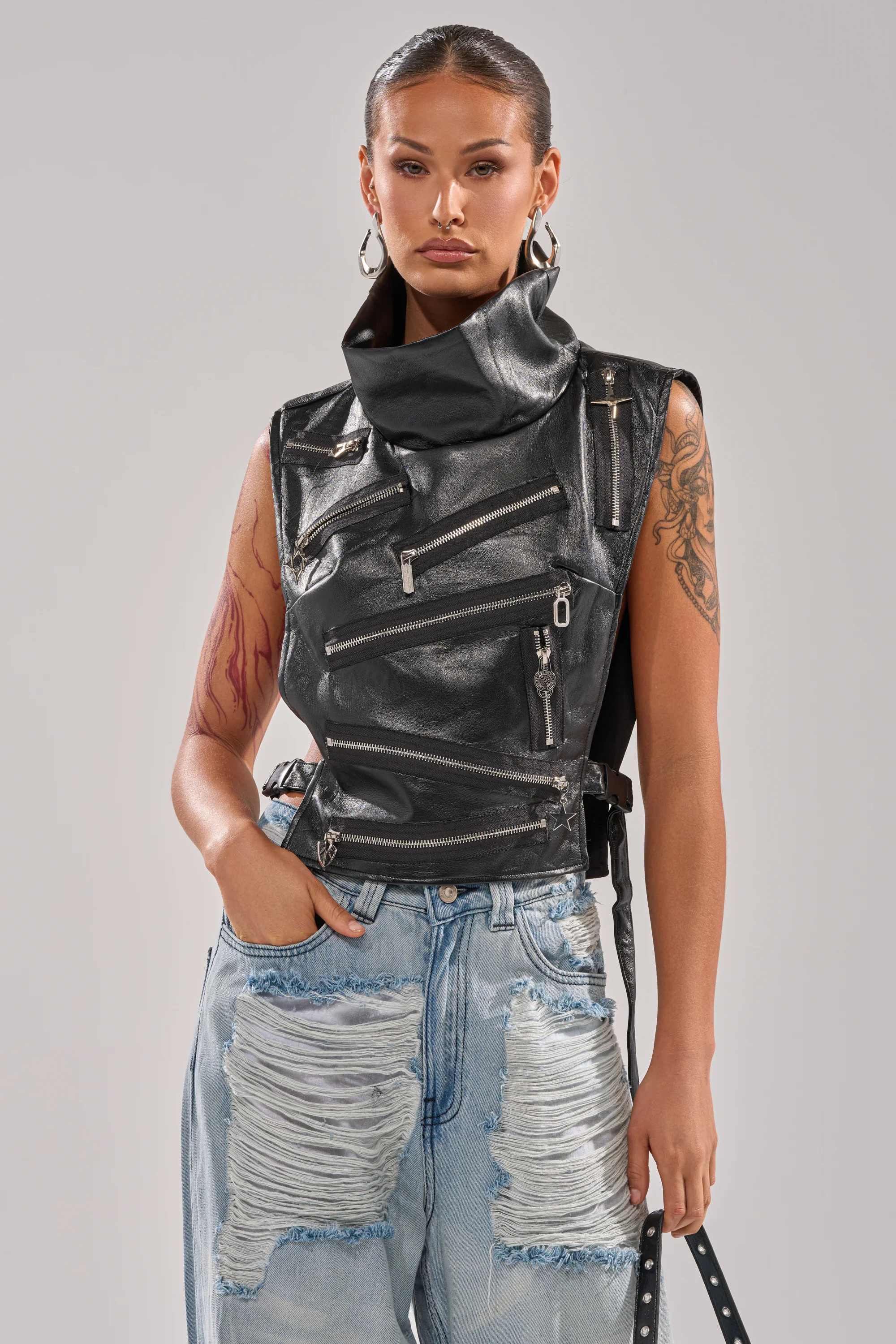 ZIP ME UP TURTLENECK TOP IN BLACK - Akira Store