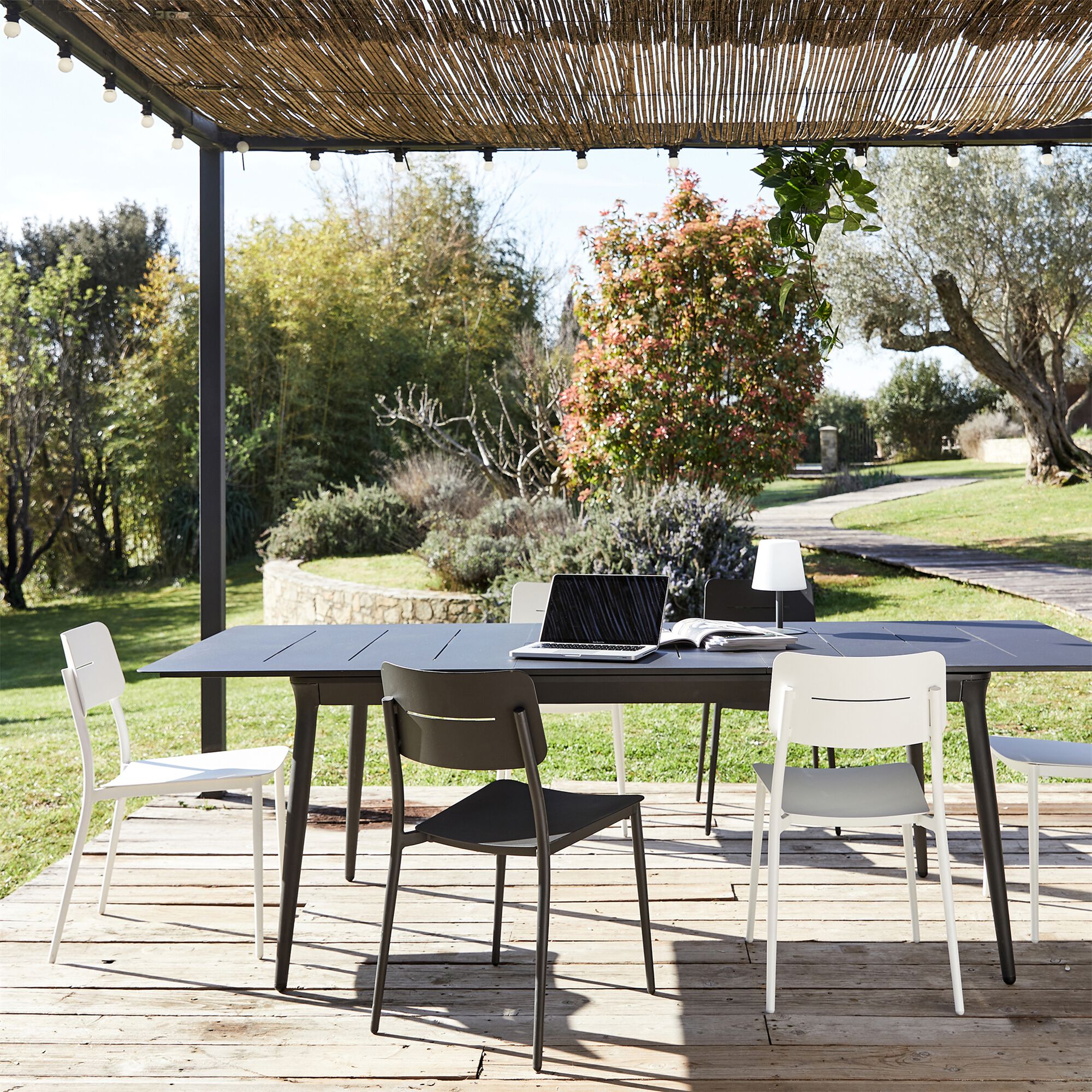 TOMA - Chaise de jardin empilable en aluminium - noir