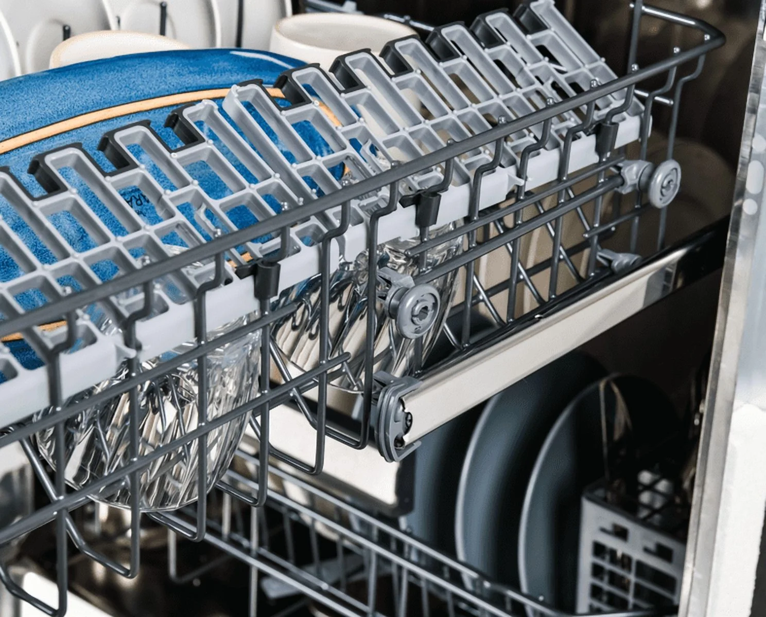 24�?Built-In-Dishwasher w/ 3rd Rack Turbo Dry-SS Pocket handle(Stainless Steel) - Image 6
