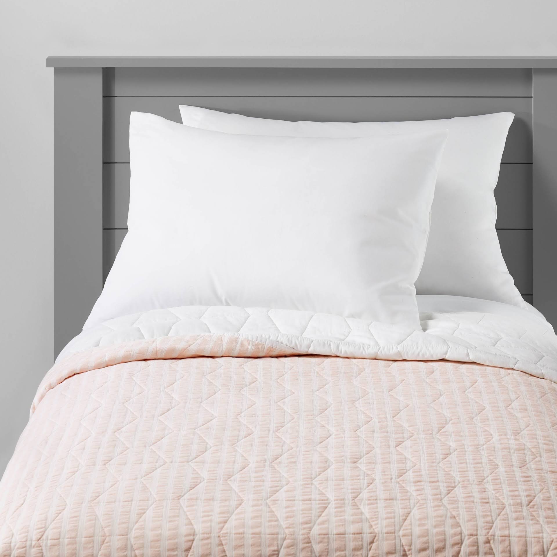 Twin Chambray Stripes Kids' Quilt Pink - Pillowfort