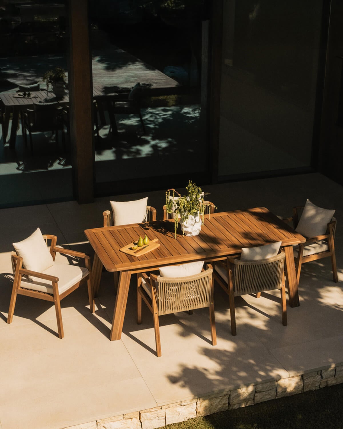 Cael - Set de Mesa Rectangular (200x95 cm) y 6 Sillas con Reposabrazos de Madera de Acacia de Exterior Cael