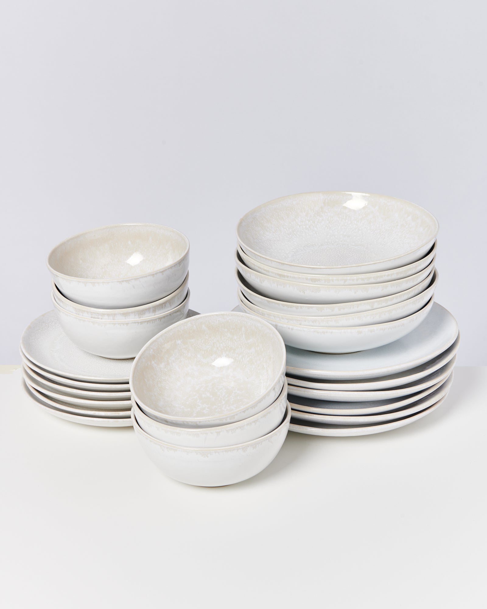 AMADO - TABLEWARE SET CLASSIC WHITE 24 PIECES