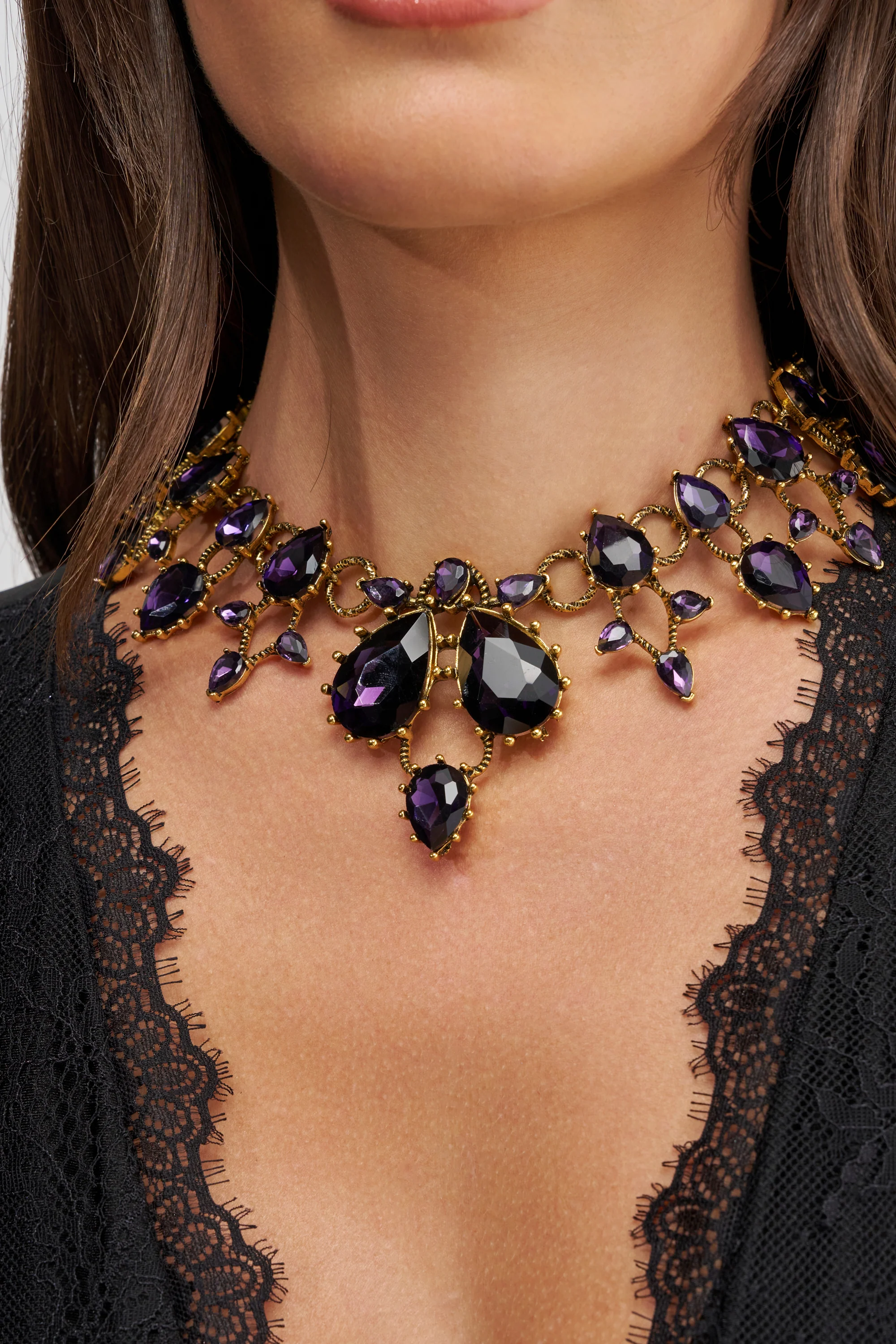 ON TREND STATEMENT NECKLACE - Akira Store