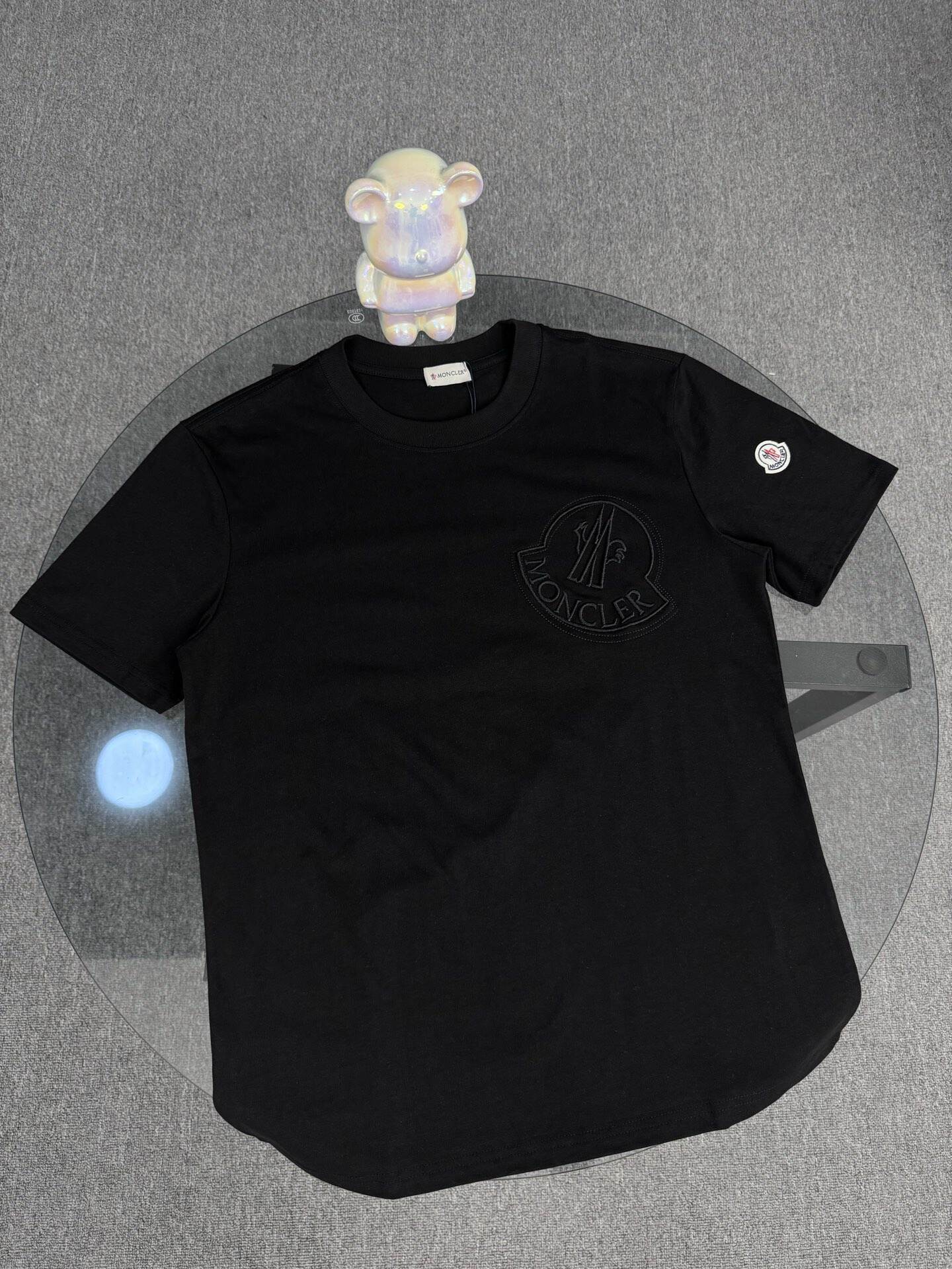 【Moncler 】（モンクレール）胸の刺繍 半袖 男女兼用Tシャツ