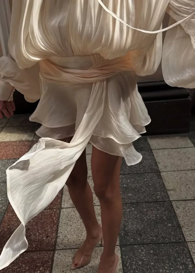 Robe mi-longue en satin champagne Estelle