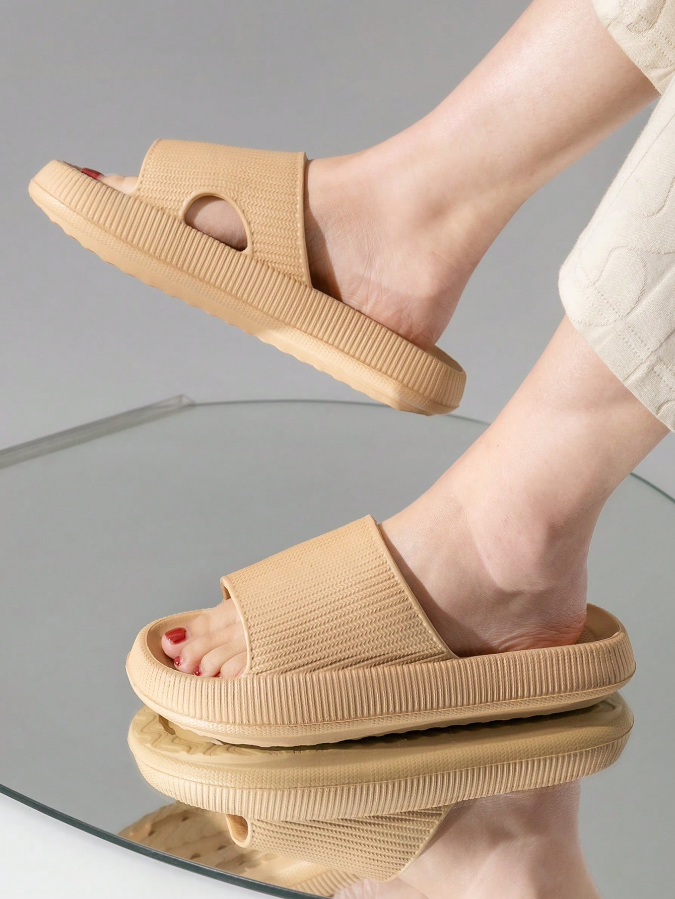 Pantoufles d'été antidérapantes à semelle épaisse en plastique kaki, pantoufles décontractées à enfiler pour femmes, pantoufles en plastique kaki pour femmes