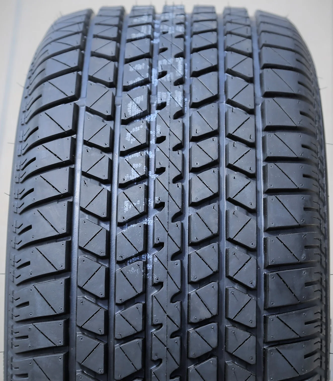Set of 4 Mastercraft Avenger G/T 235/60R15 98T a/S All-Season Tires