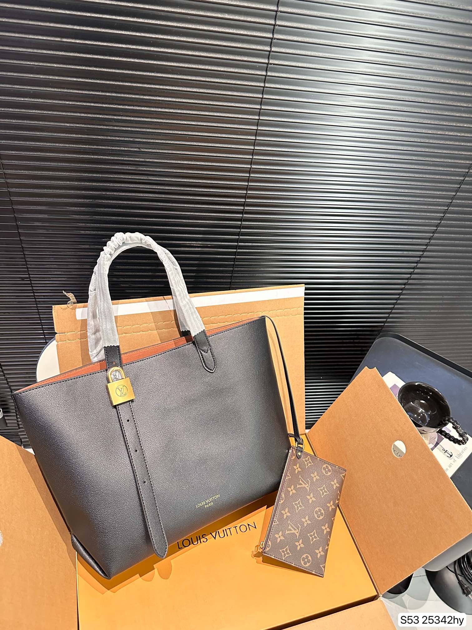 Louis new arrival lock hobo tote bag size��47 * 31 cm