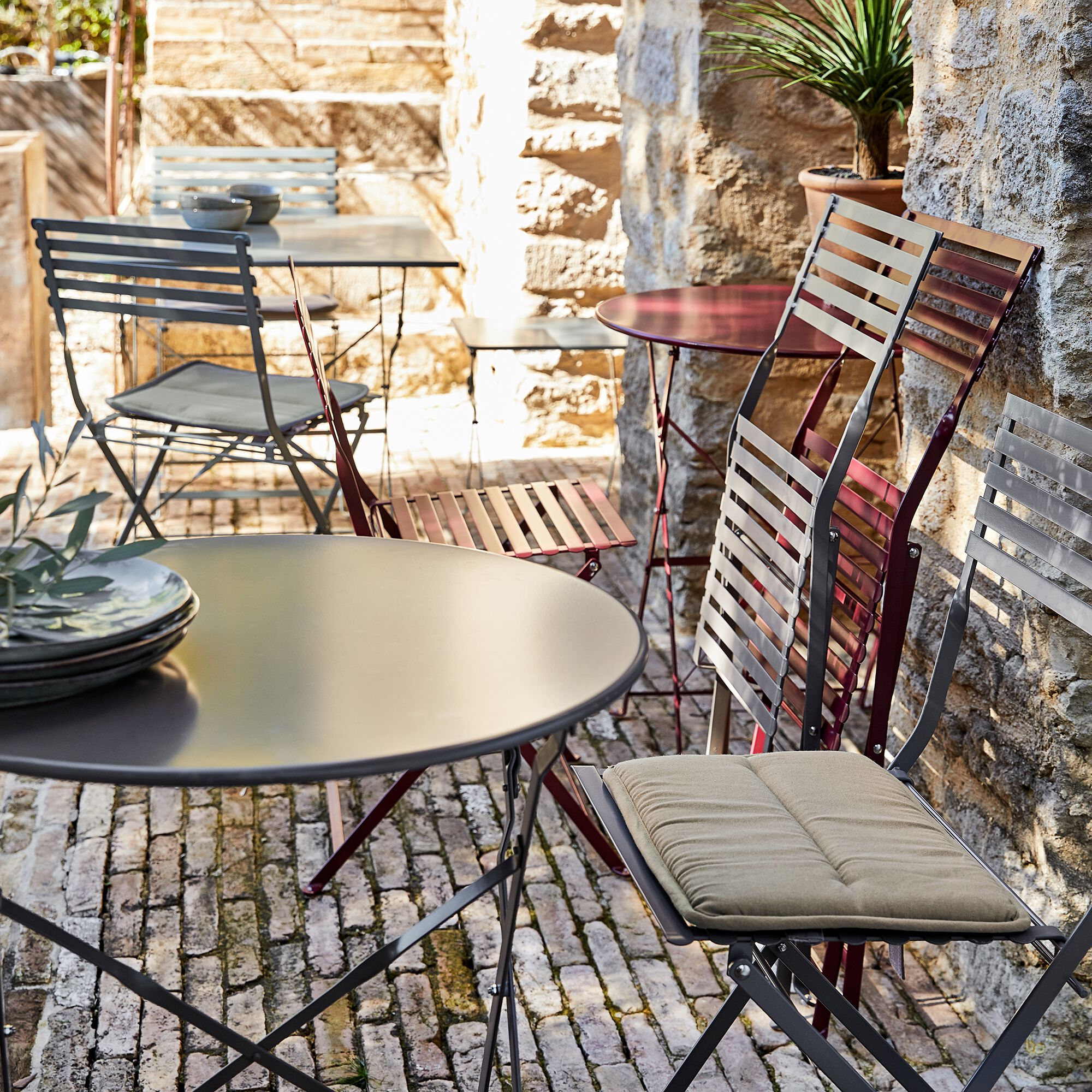 CERVIONE - Chaise de jardin pliante en acier - vert olivier
