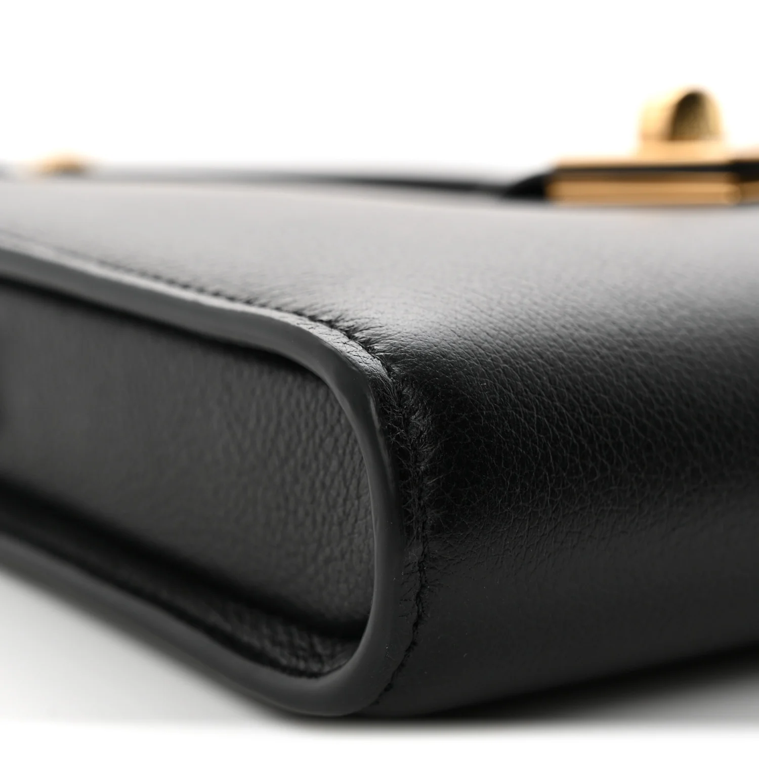 Grained Calfskin 16 Pochette Black