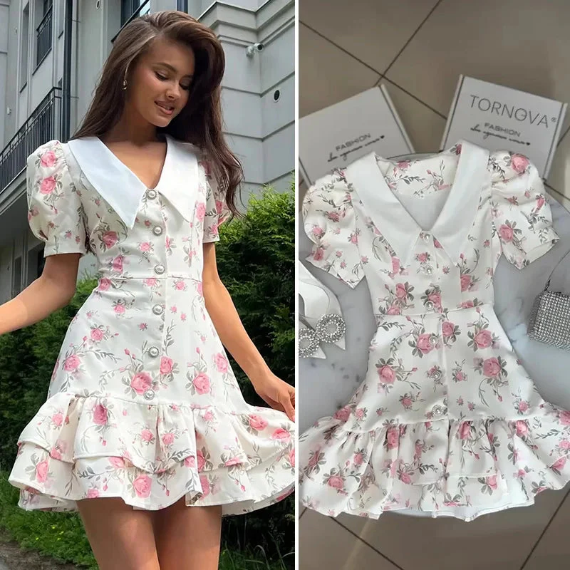 Robe courte à volants avec manches bouffantes