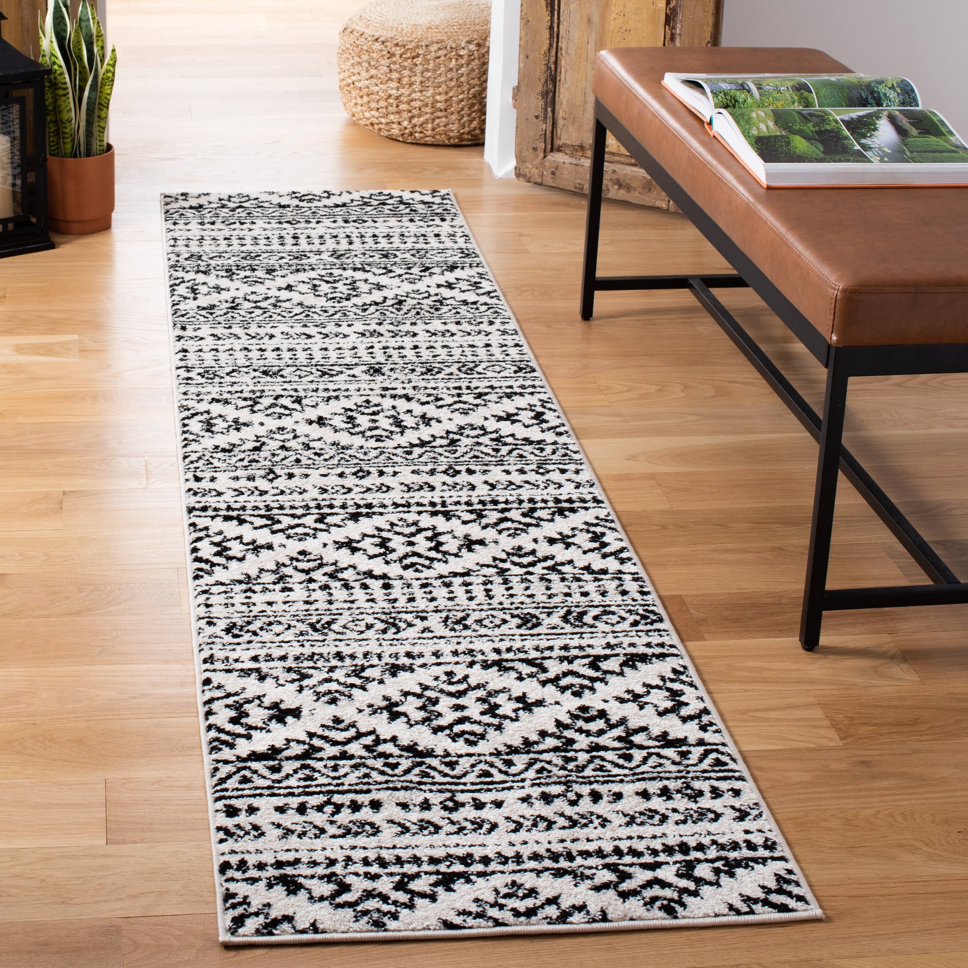 Safavieh Area Rug, Tulum, Ivory / Black, 2' x 5'