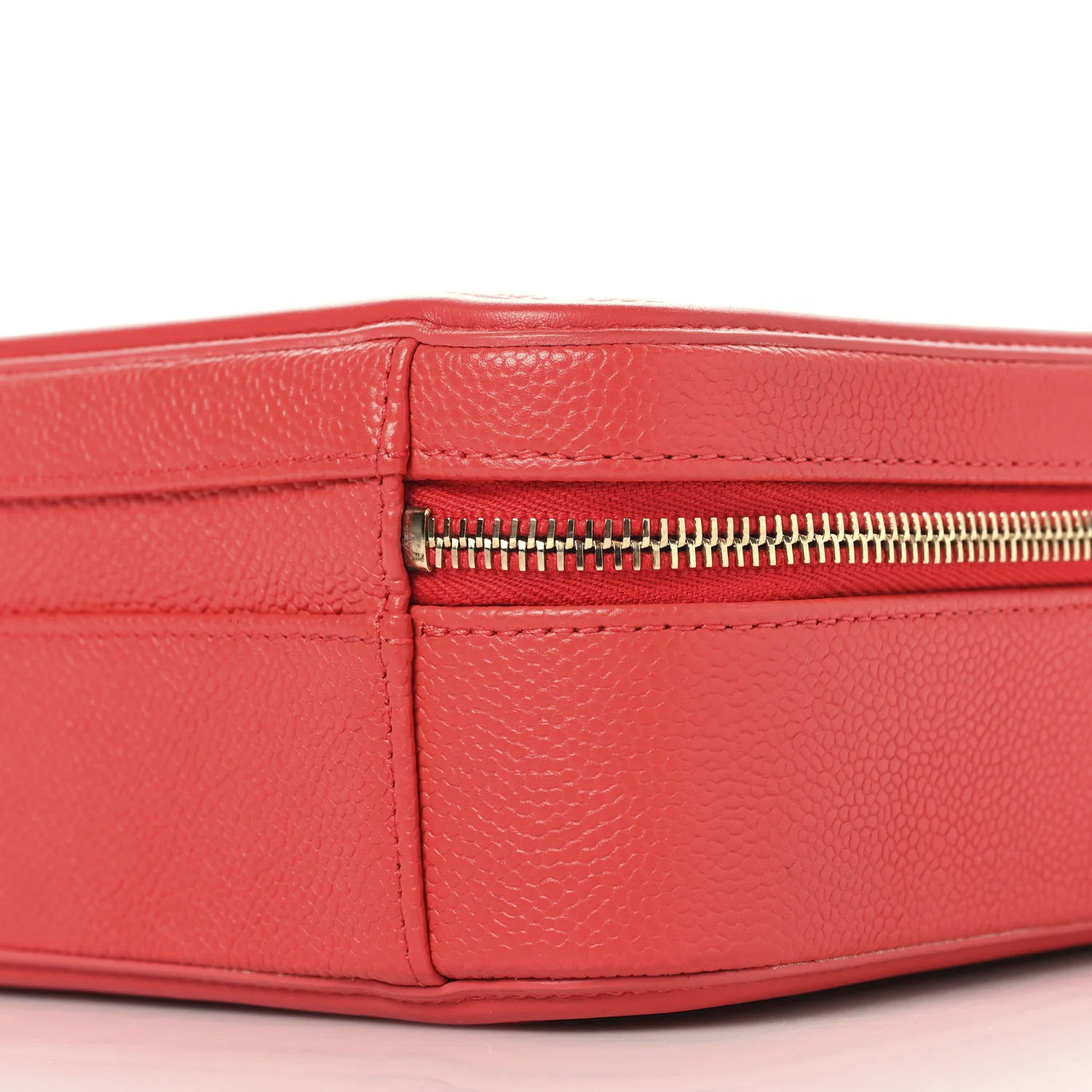 Caviar Quilted Medium CC Filigree Vanity Case Red