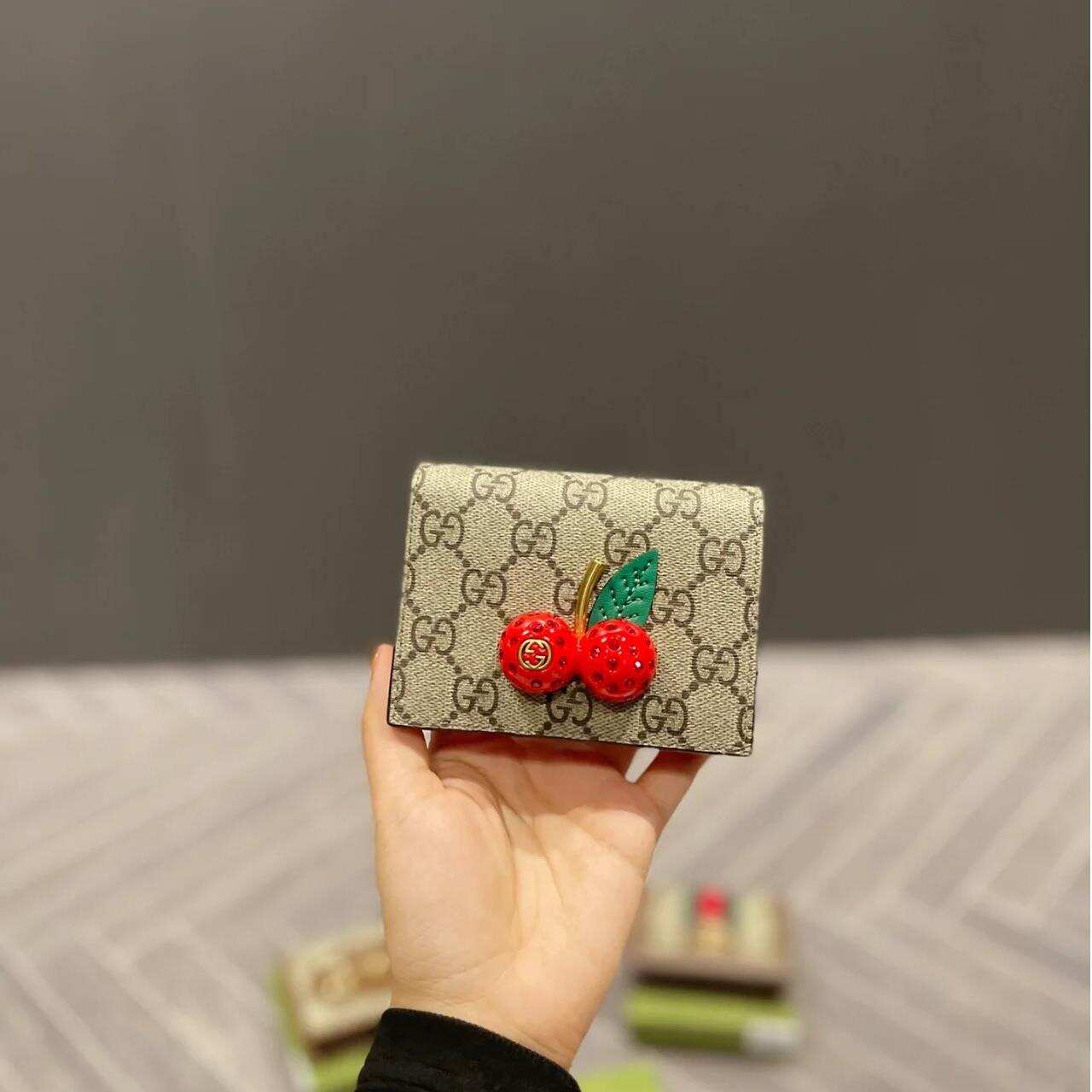 GUCCI【グッチ】 使いやすいミニ財布 上質レザー 今だけ特価